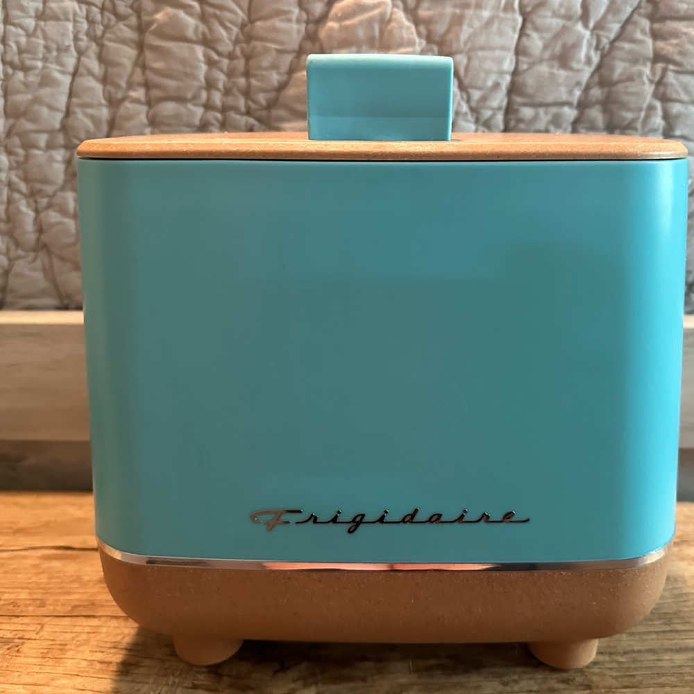 Fridgidaire Teal Blue Retro-Style Kitchen Food Canister/Cooler
